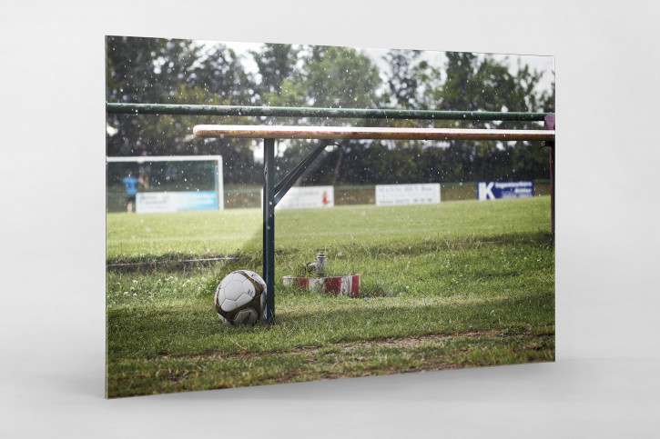 Ball neben Bank - Robert Strehler - 11FREUNDE BILDERWELT