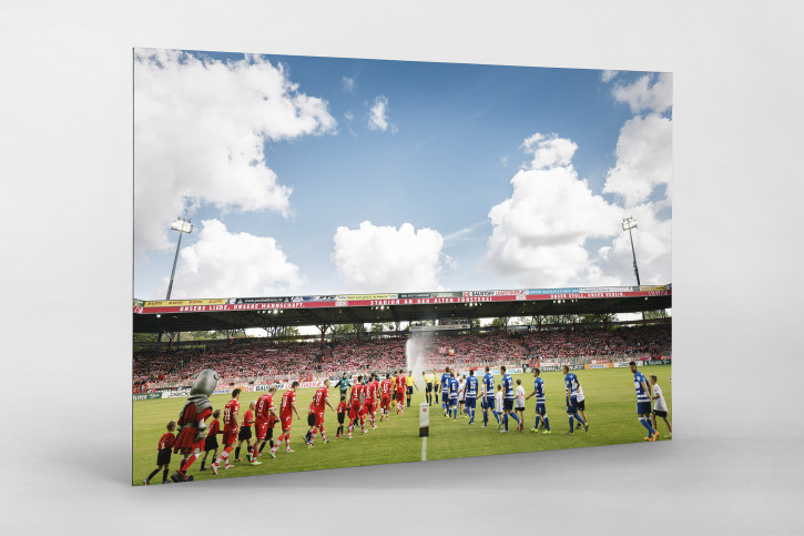 Alte Försterei vor dem Anstoss - 11FREUNDE SHOP - Fußball Foto Wandbild