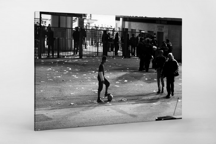Junge an der Hafenstrasse - 11FREUNDE BILDERWELT