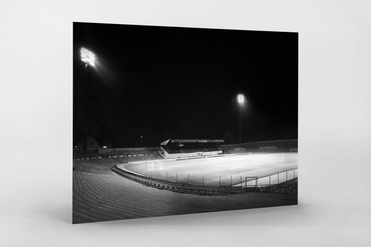 https://shop.11freunde.de/skin/adminhtml/default/default/images/spacer.gifFlutlichtanlage Stadion an der Grünwalder Str. - 11FREUNDE SHOP - Fußball Foto als Wandbild