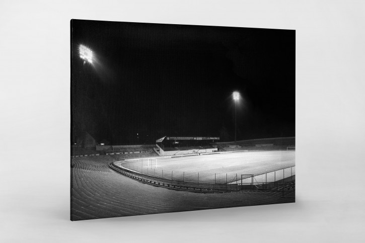 https://shop.11freunde.de/skin/adminhtml/default/default/images/spacer.gifFlutlichtanlage Stadion an der Grünwalder Str. - 11FREUNDE SHOP - Fußball Foto als Wandbild