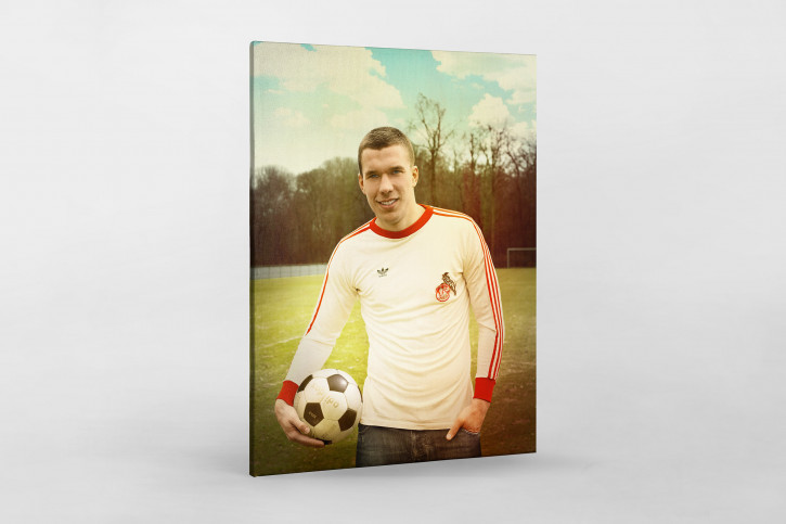 Lukas Podolski im Kölner Retrotrikot - 11FREUNDE BILDERWELT