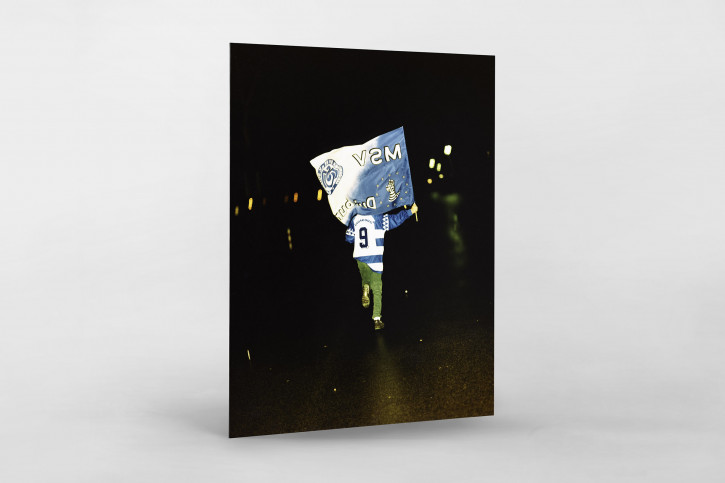 MSV Duisburg Fan mit Fahne - 11FREUNDE BILDERWELT