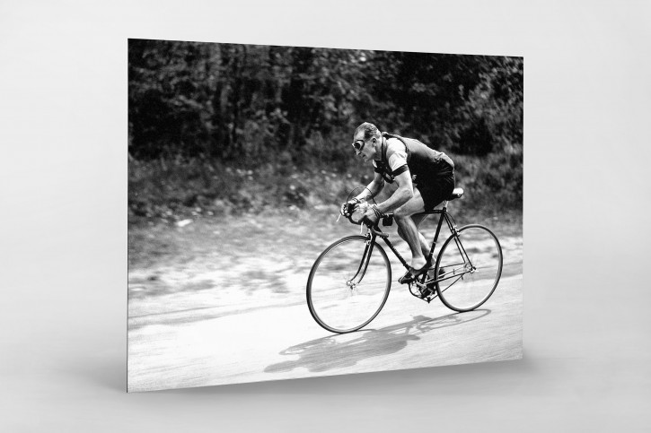 Mit Brille bei der Tour 1937 - Sport Fotografien als Wandbilder - Radsport Foto - NoSports Magazin 