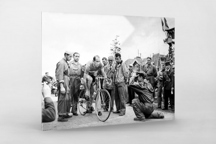 Vor der 7. Etappe bei der Tour 1951 - Sport Fotografie als Wandbild - Radsport Foto - NoSports Magazin 