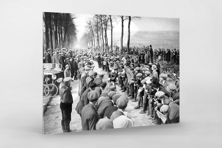 Schaulustige bei Paris-Roubaix  - Sport Fotografien als Wandbilder - Radsport Foto - NoSports Magazin 