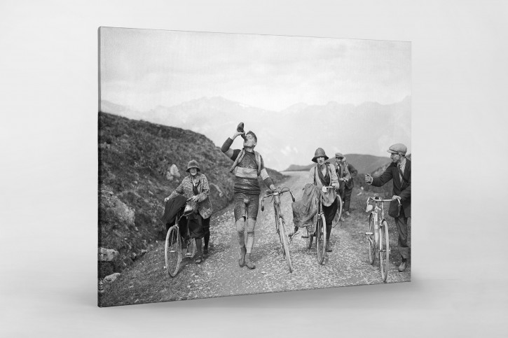 Trinkpause bei der Tour 1927 - Sport Fotografien als Wandbilder - Radsport Foto - NoSports Magazin 