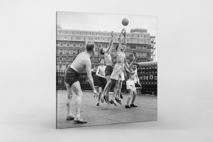 Ballspiel auf dem Schulhof (2) - Sport Fotografien als Wandbilder - NoSports Magazin - 11FREUNDE SHOP