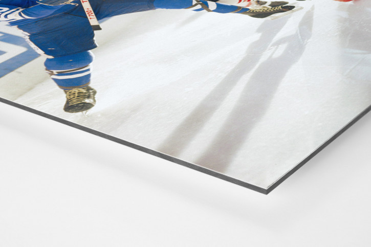 Kampf auf dem Eis - Sport Fotografie als Wandbild - Eishockey Foto - NoSports Magazin 