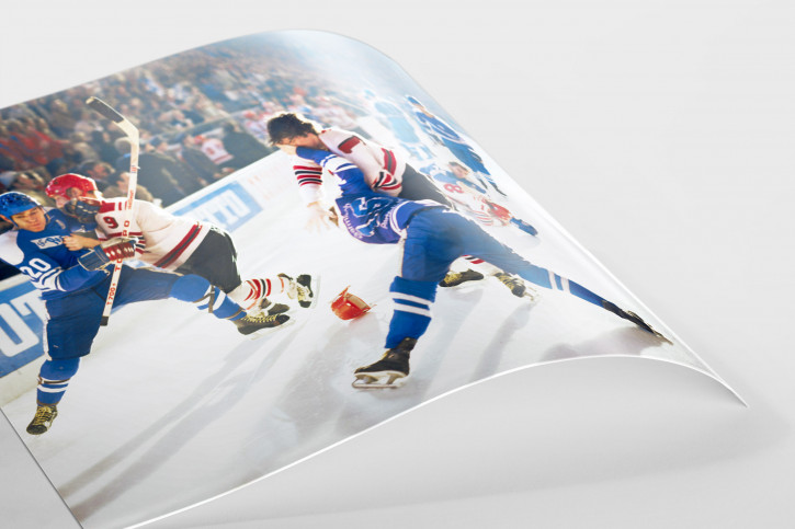 Kampf auf dem Eis - Sport Fotografie als Wandbild - Eishockey Foto - NoSports Magazin 