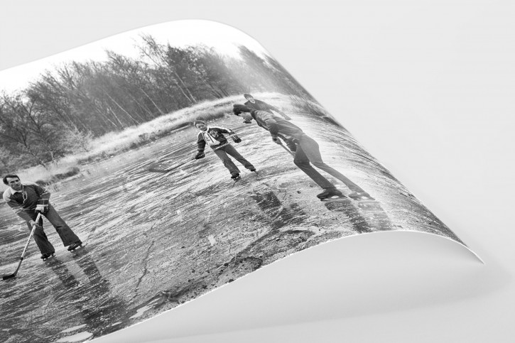 Eishockey draußen auf dem See - Sport Fotografien als Wandbilder bestellen - Eishockey Foto - NoSports Magazin 
