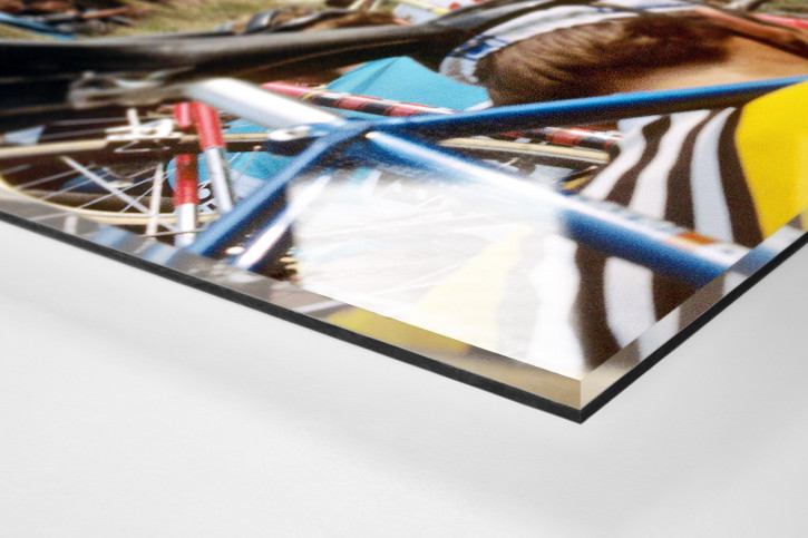 Fahrradtragen bei der Flandern-Rundfahrt - Sport Fotografien als Wandbilder - Radsport Foto - NoSports Magazin - 11FREUNDE SHOP