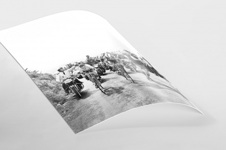 Mit dem Schwamm bei der Tour 1964 - Sport Fotografie als Wandbild - Radsport Foto - NoSports Magazin - 11FREUNDE SHOP