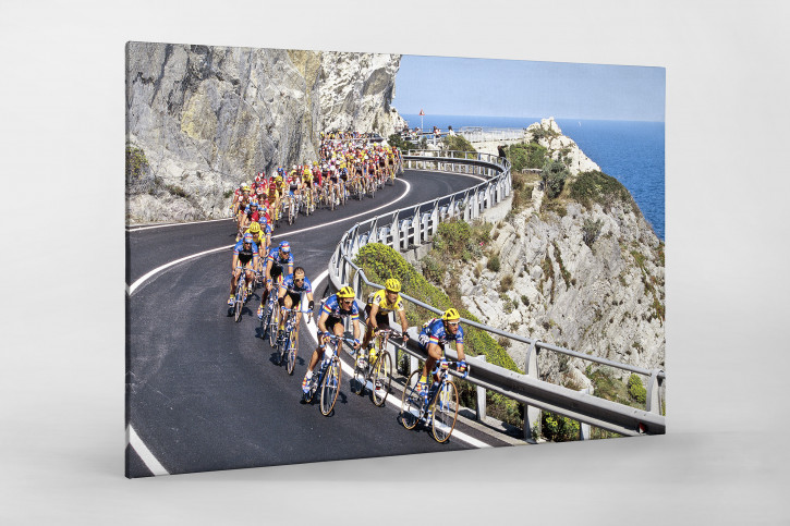 Kurven bei Mailand-Sanremo - Sport Fotografien als Wandbilder - Radsport Foto - NoSports Magazin - 11FREUNDE SHOP