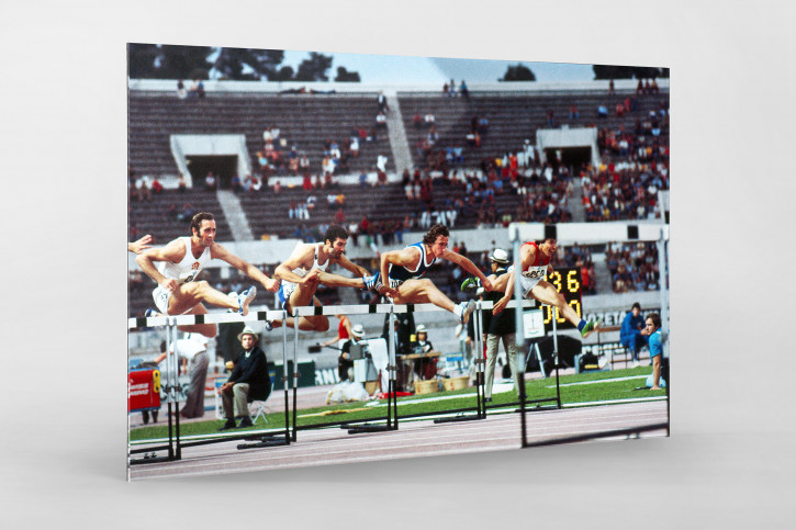 Über die Hürden 1974 - Sport Fotografie als Wandbild - Leichtathletik Foto - NoSports Magazin 