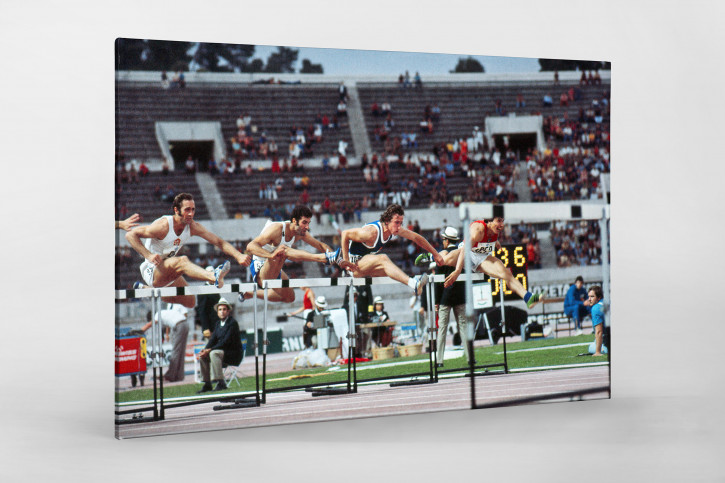 Über die Hürden 1974 - Sport Fotografie als Wandbild - Leichtathletik Foto - NoSports Magazin 