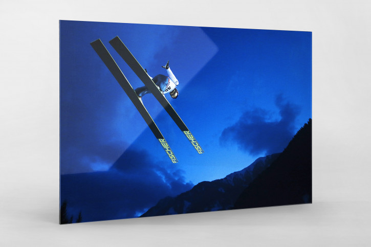 Skisprung in den Abendhimmel von Predazzo - Sport Fotografien als Wandbilder - Skisprung Foto - NoSports Magazin 