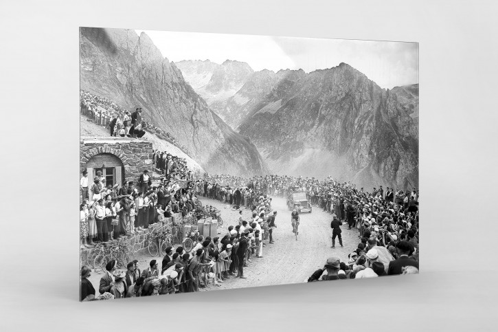 Am Col du Tourmalet bei der Tour 1950 - Sport Fotografie als Wandbild - Radrennen Foto - NoSports Magazin 