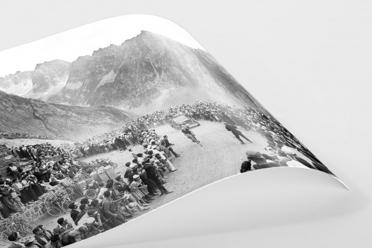 Am Col du Tourmalet bei der Tour 1950 - Sport Fotografie als Wandbild - Radrennen Foto - NoSports Magazin 