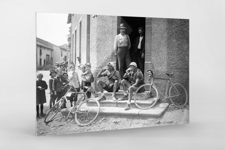 Ruhepause bei der Tour 1921 - Sport Fotografien als Wandbilder - Radsport Foto - NoSports Magazin - 11FREUNDE SHOP