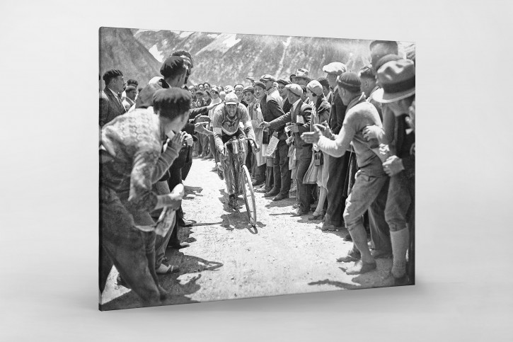 Anfeuern bei der Tour 1930 - Sport Fotografien als Wandbilder - Radsport Foto - NoSports Magazin 