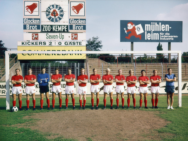 Kickers Offenbach Mannschaftsfoto 1970/71 - 11FREUNDE BILDERWELT
