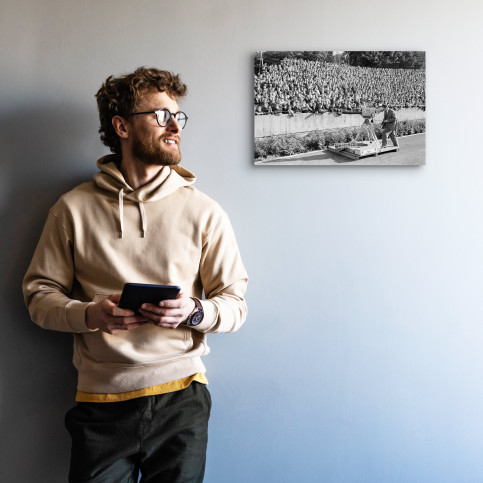 11FREUNDE BILDERWELT - Kameramann vor Zuschauern