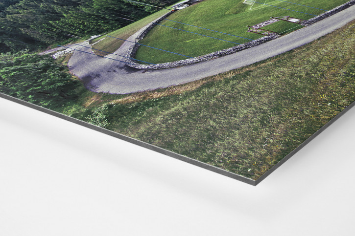 Fußballplatz an der Skisprungschanze - Foto als Wandbild