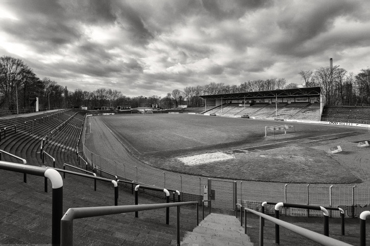 Stadion am Schloss Strünkede in Schwarzweiß - Westfalia Herne Foto von Christoph Buckstegen als Wandbild