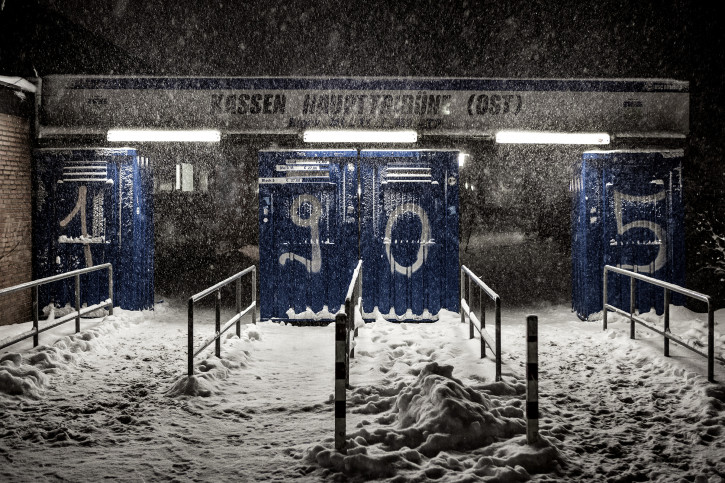 Verschneites Kassenhäuschen in Bielefeld - Arminia Bielefeld Foto von Christoph Buckstegen