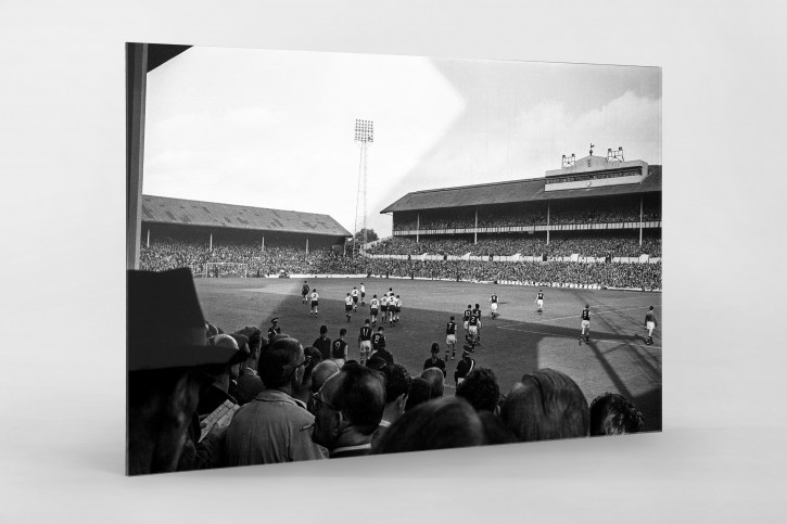 Einlaufen ins Stadion an der White Hart Lane - Tottenham Hotspur vs. Aston Villa