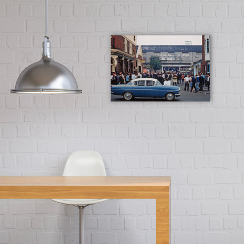 Vor dem Stadion an der White Hart Lane - Fußball Wandbild - 11FREUNDE SHOP