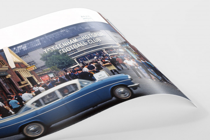 Vor dem Stadion an der White Hart Lane - Fußball Wandbild - 11FREUNDE SHOP