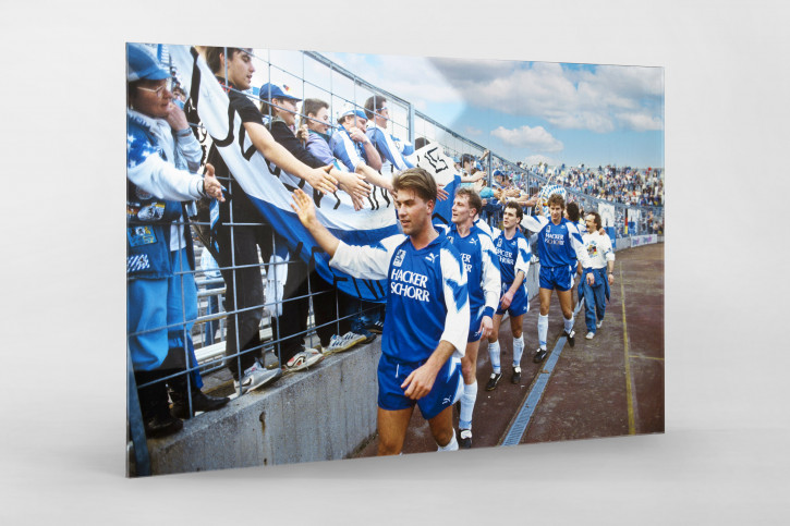 Sechzger klatschen ab - Wandbild 1860 München Stadion an der Grünwalder Straße