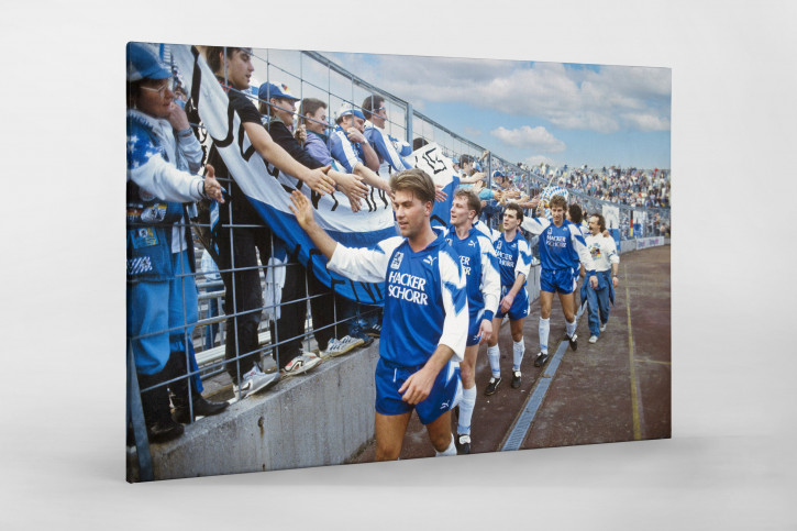 Sechzger klatschen ab - Wandbild 1860 München Stadion an der Grünwalder Straße