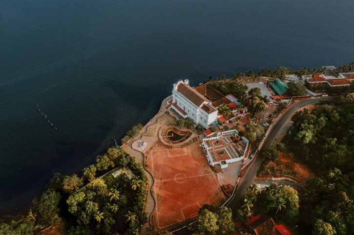 Fußballplatz in Goa - Wandbild Indien Die ganze Welt ist ein Spielfeld