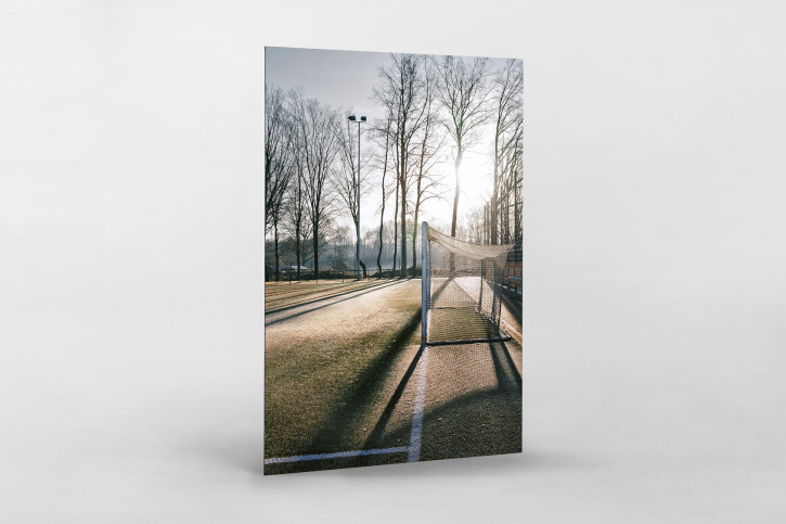 Wandbild: Sunset Soccer - Trainingsplatz des FC St. Pauli im Hochformat - Olli Mueller Photography