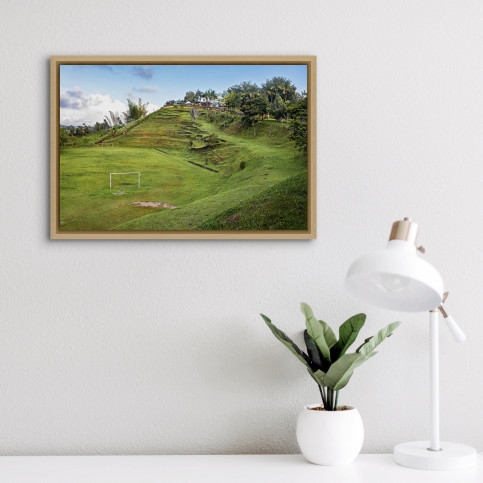 Wandbild: Pablo Escobars Bolzplatz unweit der Finca „La Manuela“ - Jessica Yurinko - 