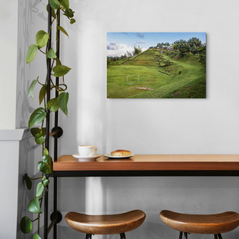 Wandbild: Pablo Escobars Bolzplatz unweit der Finca „La Manuela“ - Jessica Yurinko - 