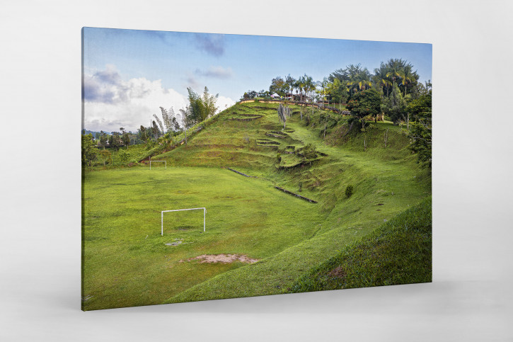 Wandbild: Pablo Escobars Bolzplatz unweit der Finca „La Manuela“ - Jessica Yurinko - 