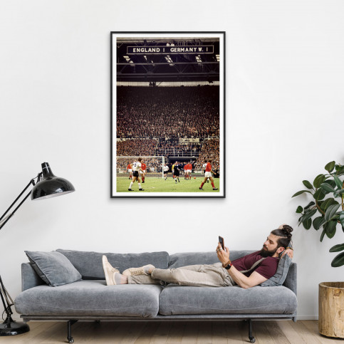 Wandbild: Momentaufnahme vom WM-Finale 1966 - England vs. West Germany Momentaufnahme aus dem Wembley Stadium