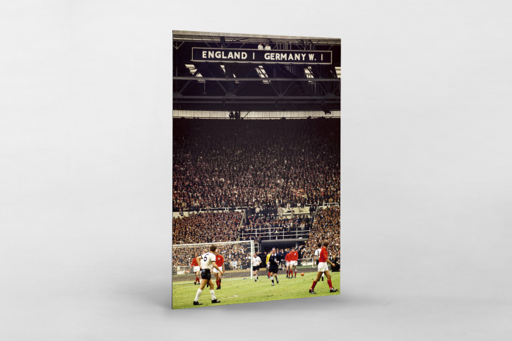 Wandbild: Momentaufnahme vom WM-Finale 1966 - England vs. West Germany Momentaufnahme aus dem Wembley Stadium