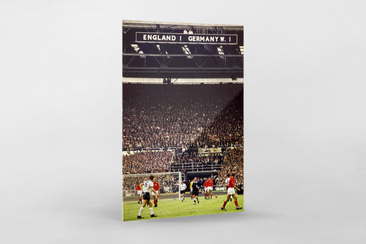 Wandbild: Momentaufnahme vom WM-Finale 1966 - England vs. West Germany Momentaufnahme aus dem Wembley Stadium