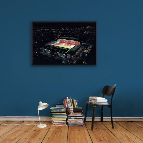 Wandbild: Anfield leuchtet bei Nacht - Luftbildaufnahme des Stadions vom FC Liverpool