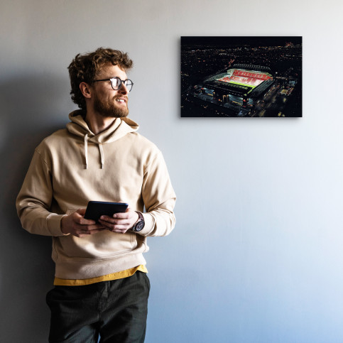 Wandbild: Anfield leuchtet bei Nacht - Luftbildaufnahme des Stadions vom FC Liverpool