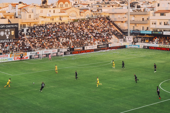 Auf Kreta im Theodoros-Vardinogiannis-Stadion - Akis Katsoudas - Die ganze Welt ist ein Spielfeld