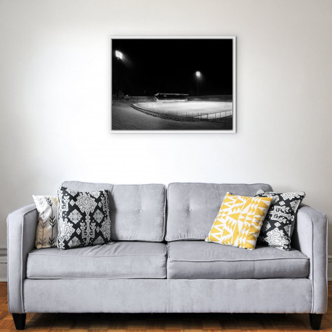 https://shop.11freunde.de/skin/adminhtml/default/default/images/spacer.gifFlutlichtanlage Stadion an der Grünwalder Str. - 11FREUNDE SHOP - Fußball Foto als Wandbild