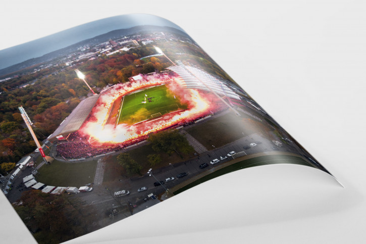 Vogelperspektive aufs letzte Spiel im Wildparkstadion - Marvin Ibo Güngör - Fußball Wandbild