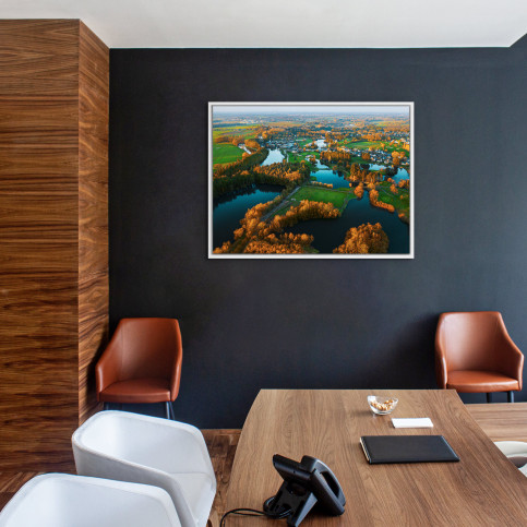 Fußballplatz in französischer Seenlandschaft - Foto als Wandbild