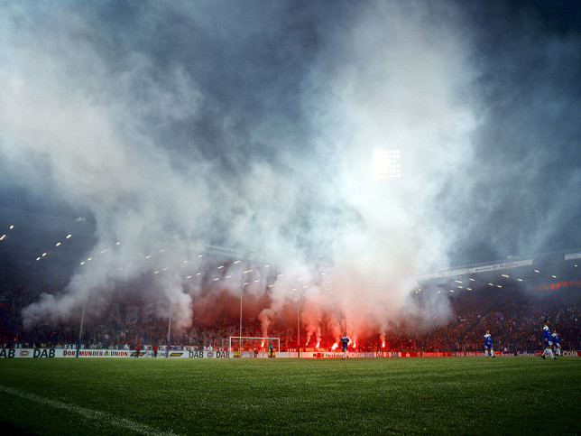 Bochumer Bengalos (Farbe) - VfL Bochum Foto von Christoph Buckstegen als Wandbild